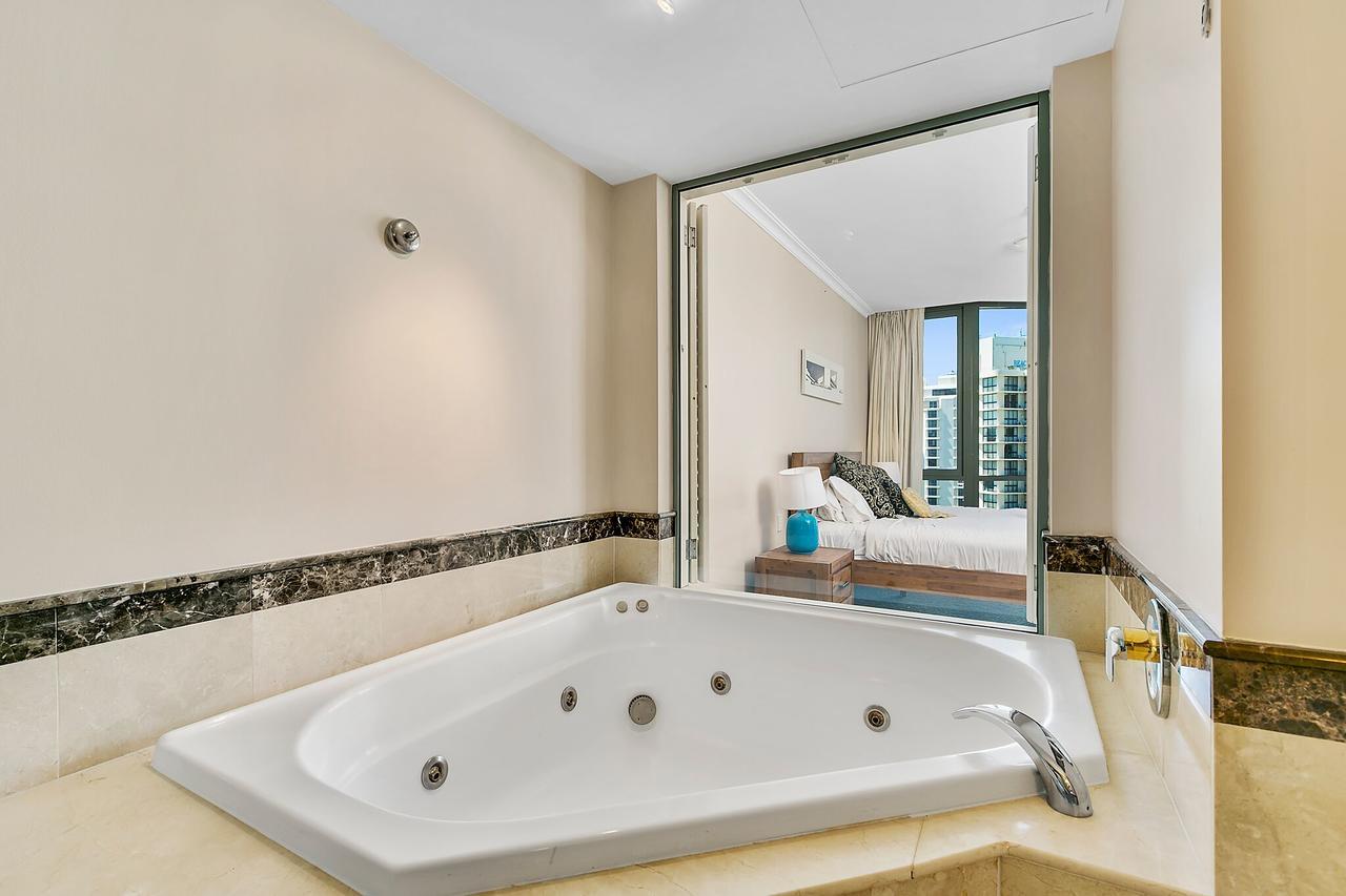 Legends 1 Bedroom Spa Suite - We Accommodate Gold Coast Exteriér fotografie
